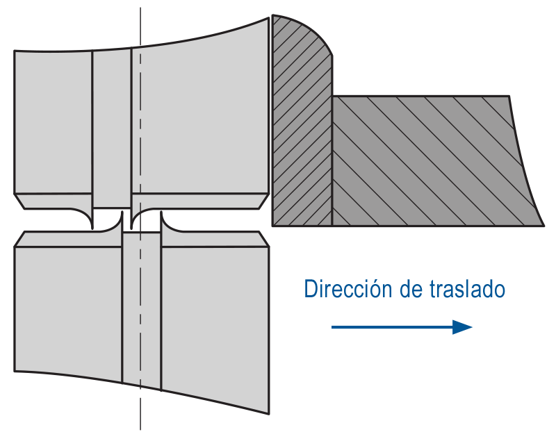 Figura 5: Algunos pasadores ranurados tienen pequeñas «puntas» de material que pueden provocar atascos en los alimentadores automáticos (exagerado con fines demostrativos)